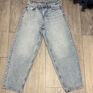 American Eagle Lightwash Barrel Stretch Jeans